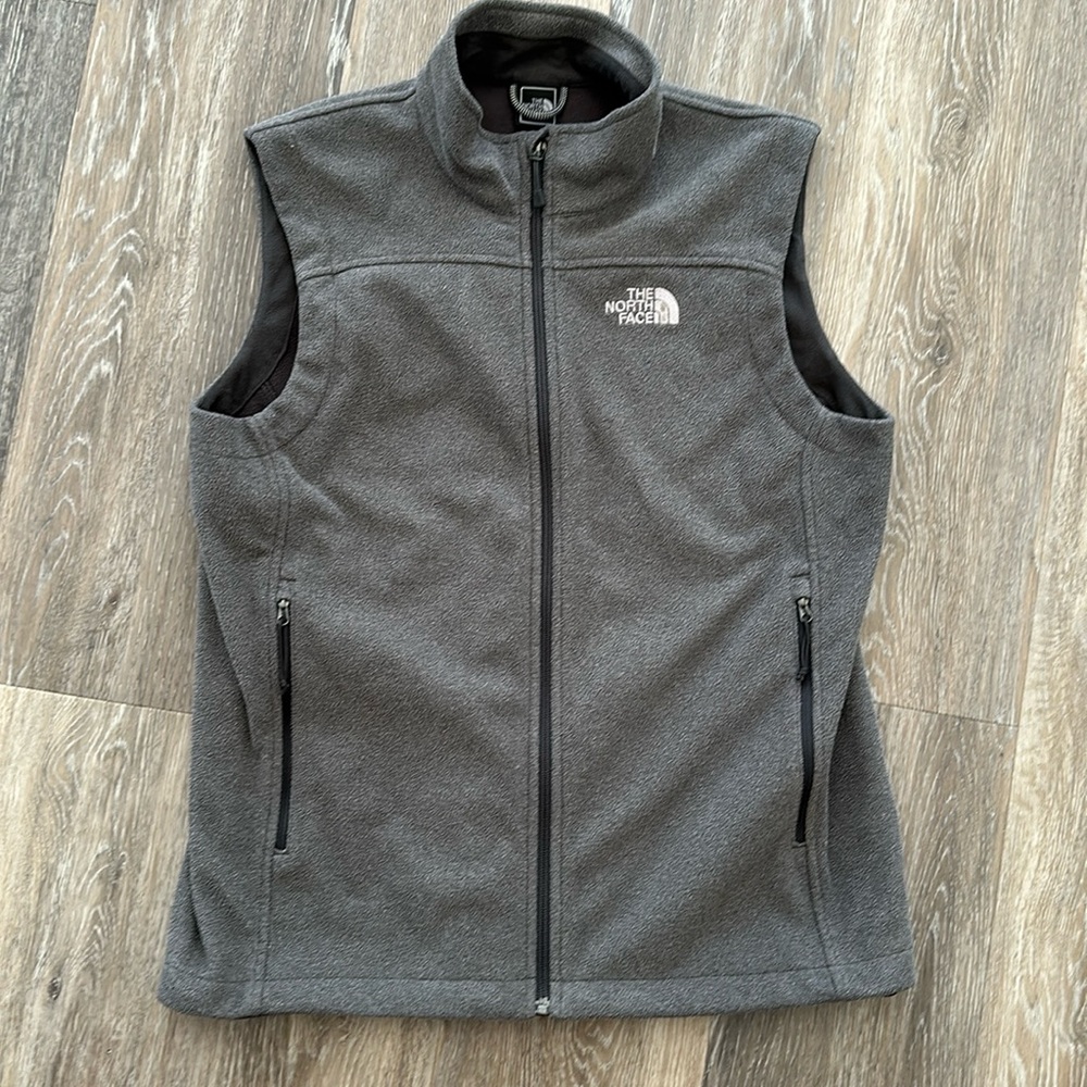 Men’s north face vest